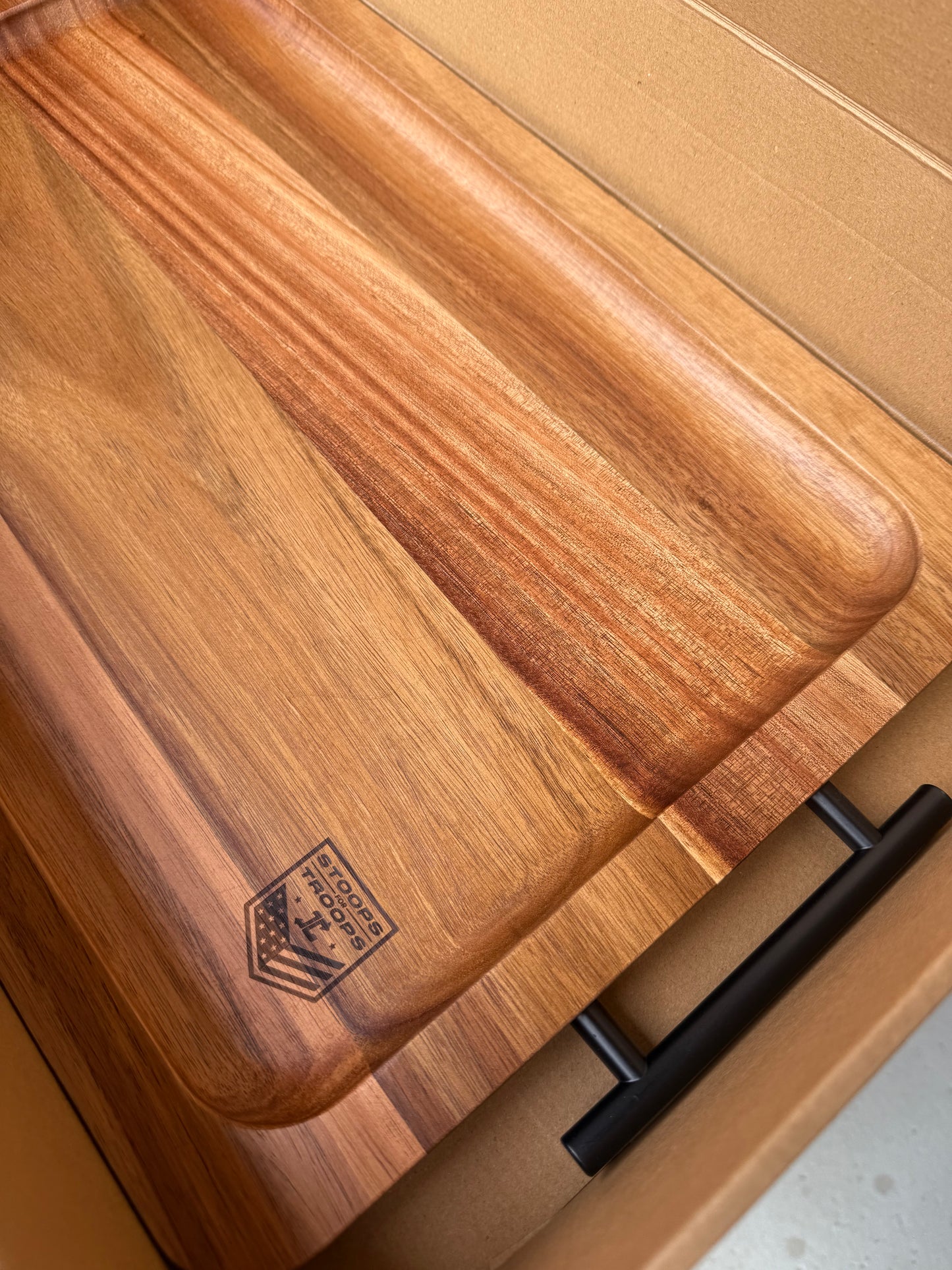 Grill Tray with black handles and engraved logo